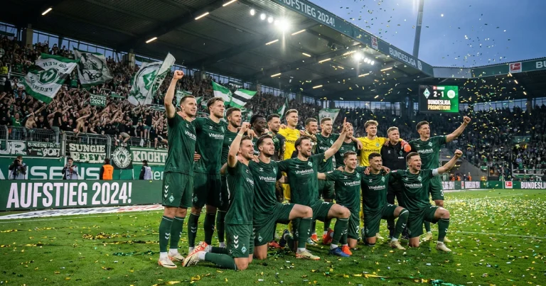 Bundesliga Aufsteiger Wetten – Mannschaft feiert den Aufstieg auf dem Rasen